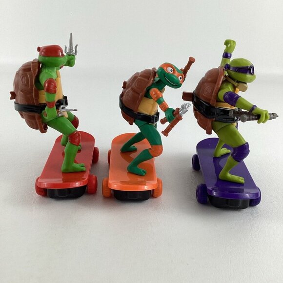 Teenage Mutant Ninja Turtles Mutant Mayhem Sewer Shredder Figures Skateboard Toy - Picture 5 of 6